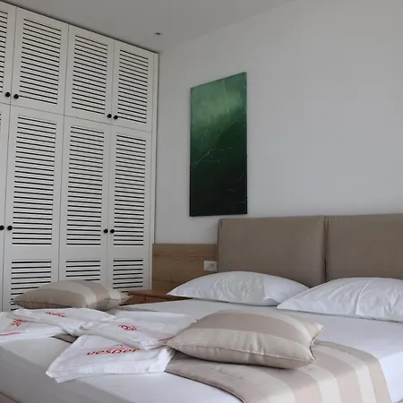 Vesper Πανσιόν Dhërmi